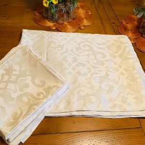 Tablecloth and napkins set
